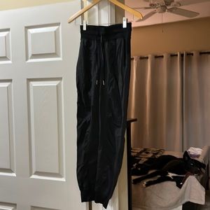 Lululemon Dance Studio mid rise Jogger Size 2 Black